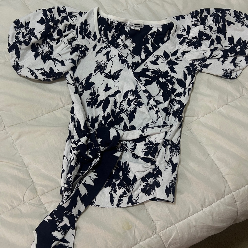Club Monaco Black and White Wrap Blouse Short Sleeve Tie Front